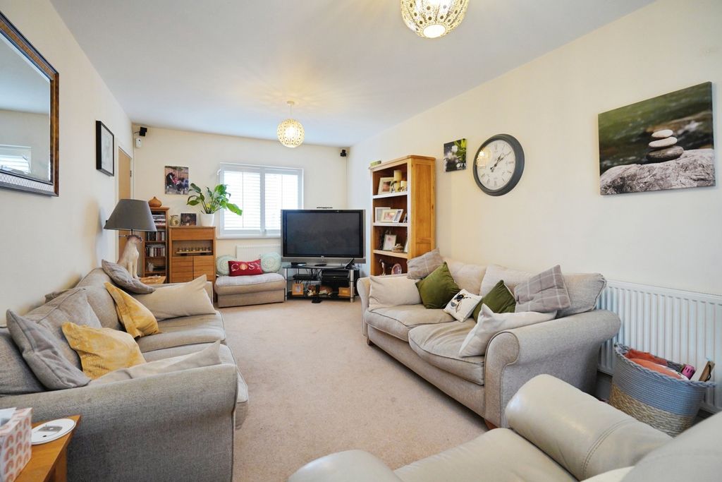 Property photo 3 of 21 Pbox-Img.Jpg