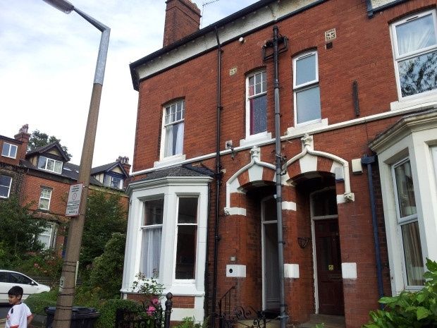 Property photo 1 of 14 A Charming Red Brick Terraced House Featuring Clas...