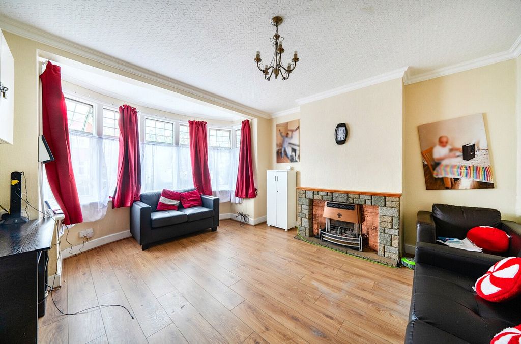 Property photo 3 of 7 Reception