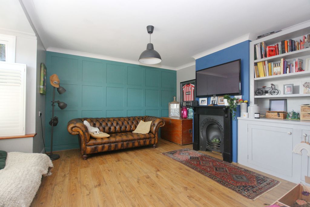 Property photo 3 of 18