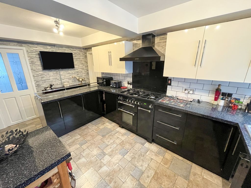 Property photo 3 of 18 Kitchen/Diner