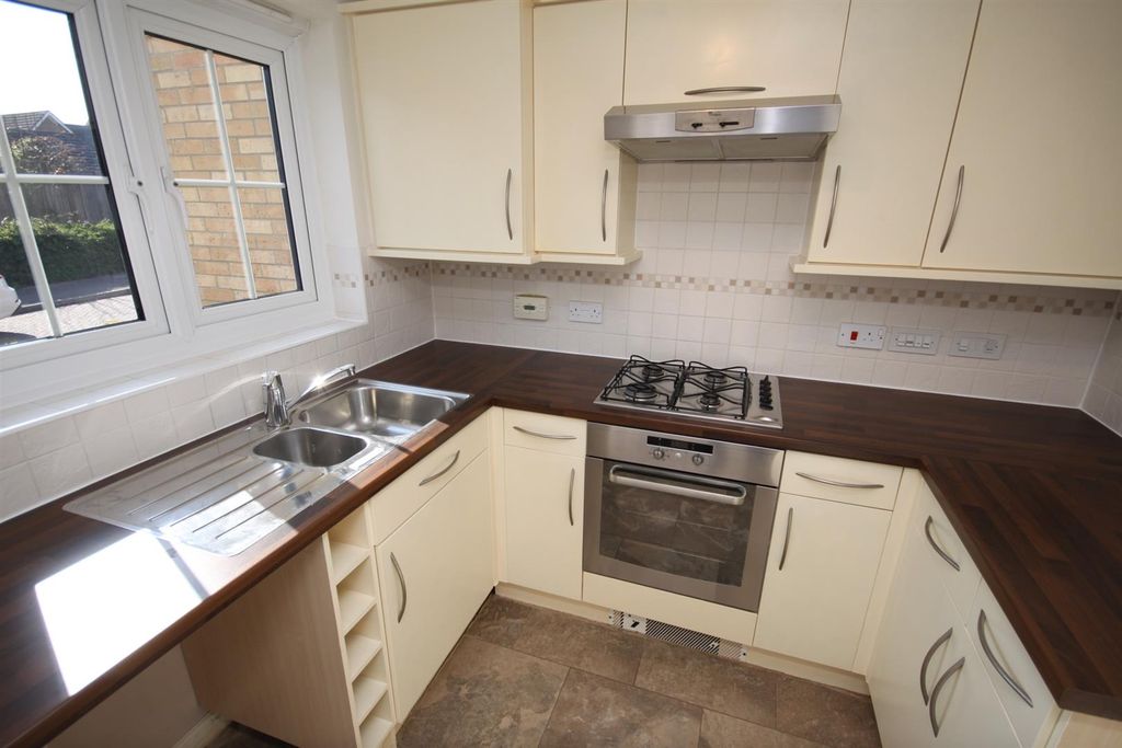 Property photo 2 of 7 Kitchen