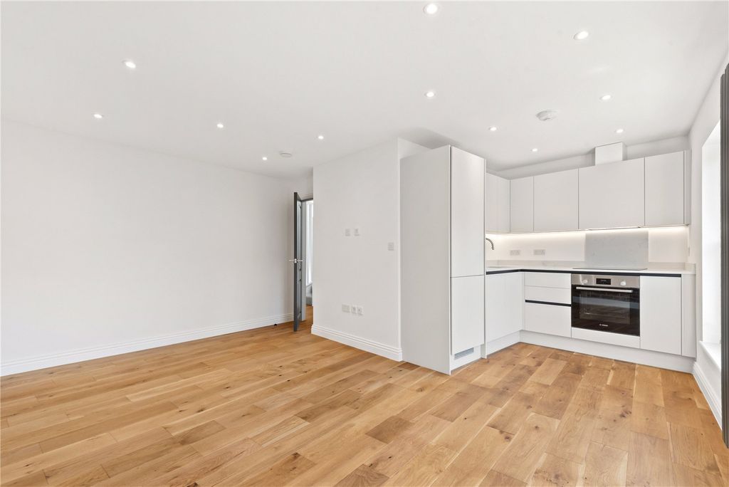 Property photo 1 of 10 Kitchen/Reception