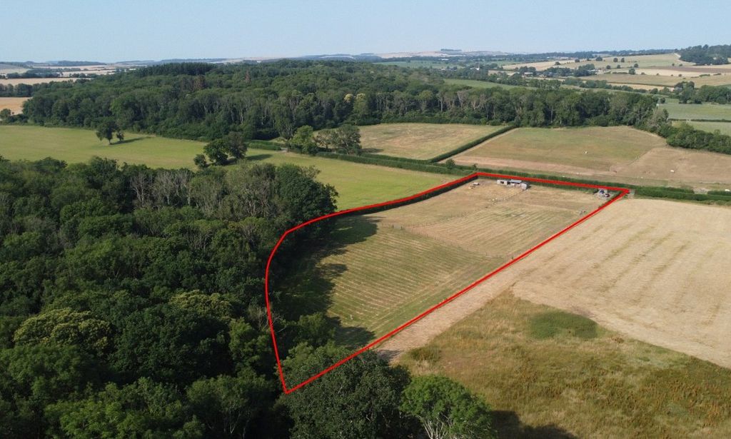 Property photo 1 of 7 Land At Bedwyn Brail