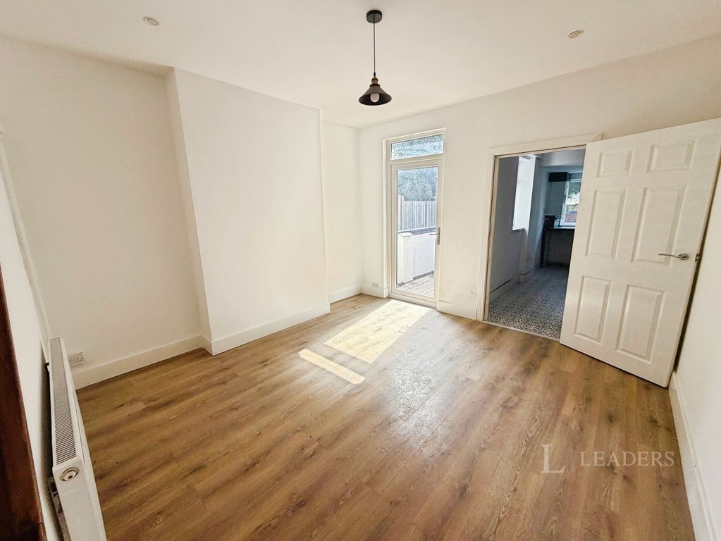 Property photo 3 of 11 Pbox-Img.Jpg