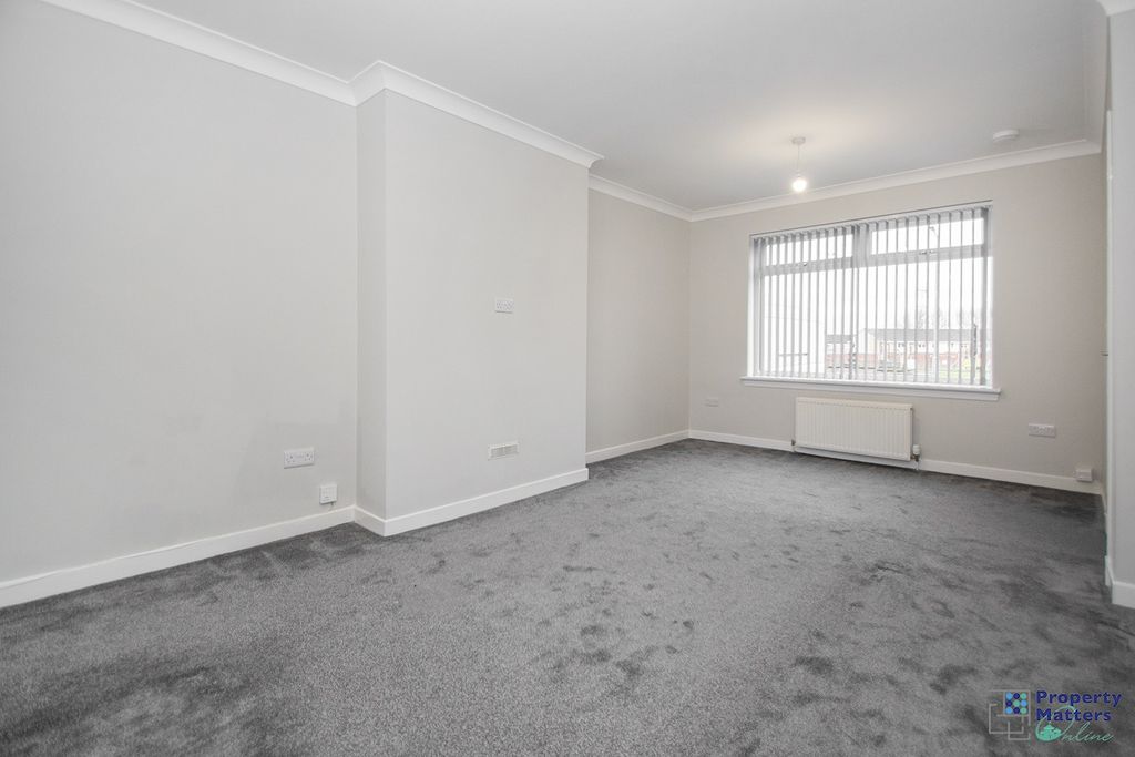 Property photo 3 of 12 Lounge