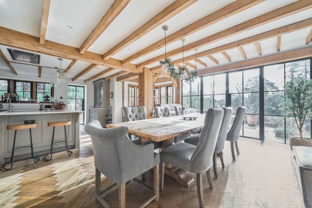 Property photo 3 of 17 Dukes Covert