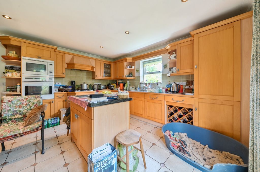 Property photo 3 of 29 1453219-18-69Fb9700600d8-Arw-1