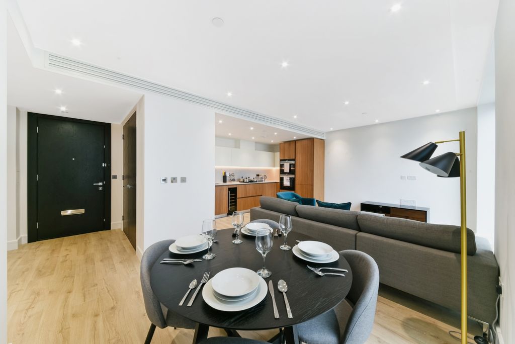 Property photo 3 of 9 Dining Area