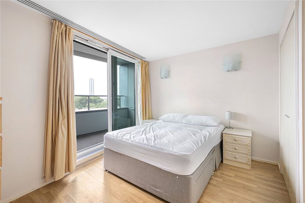 Property photo 3 of 17 Bedroom