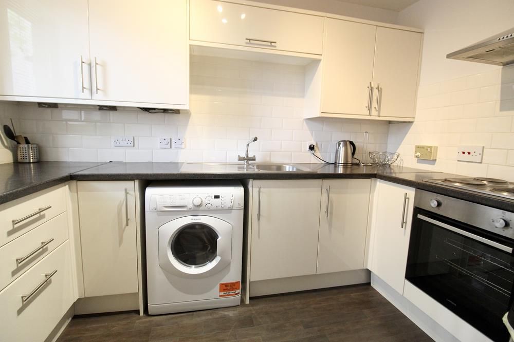 Property photo 2 of 8 Kitchen