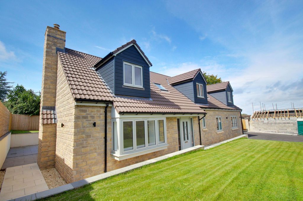 Property photo 2 of 51