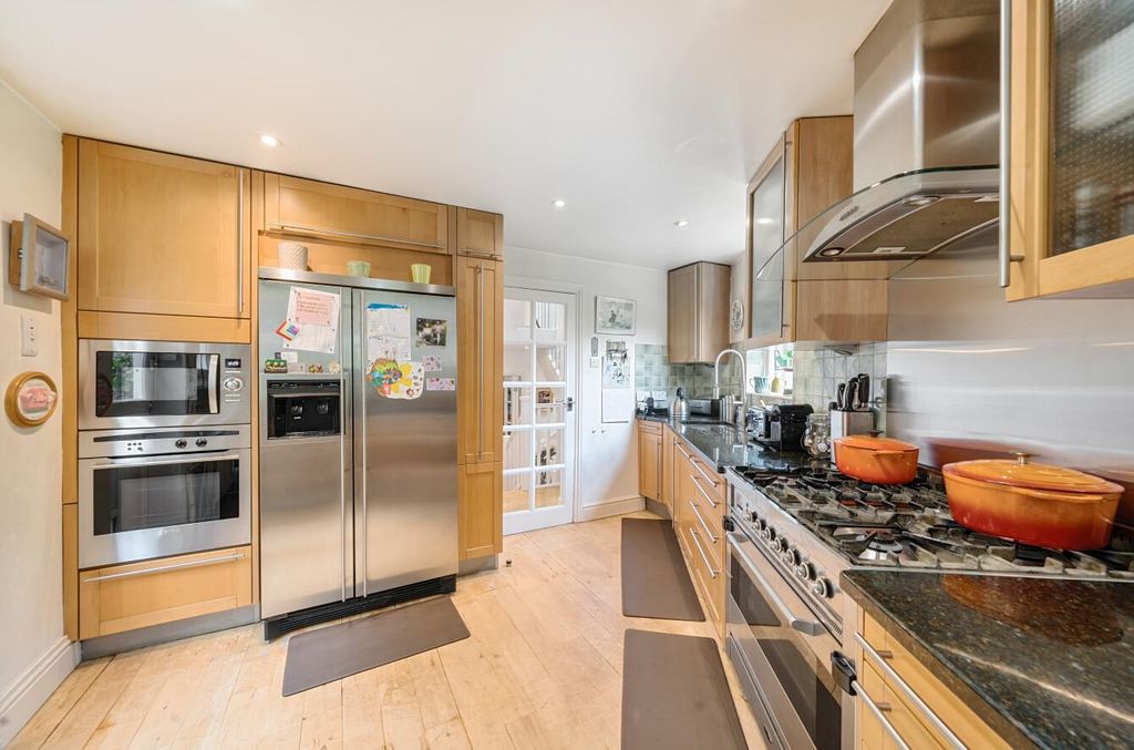 Property photo 2 of 18 Davidson Frost-Wellings, Dfw, Green Lane, Stanmore