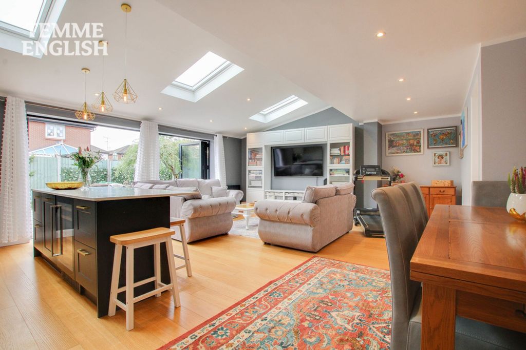 Property photo 1 of 37