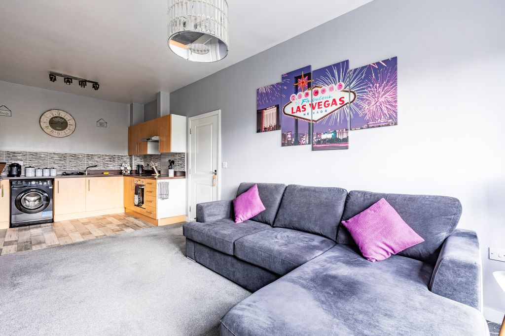 Property photo 3 of 8 Photo 6