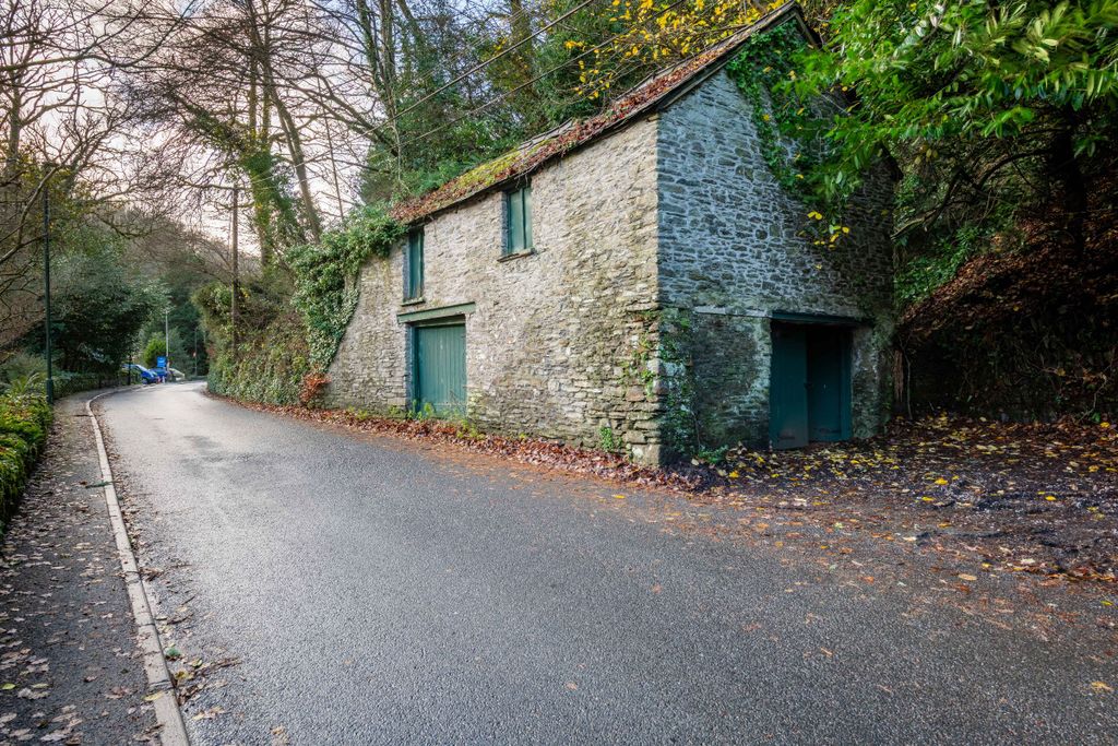 Property photo 2 of 21