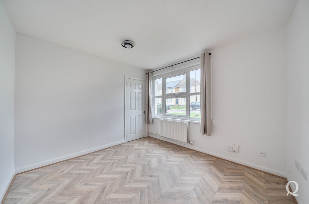 Property photo 3 of 17 9F3cd3d4-E72d-49F...