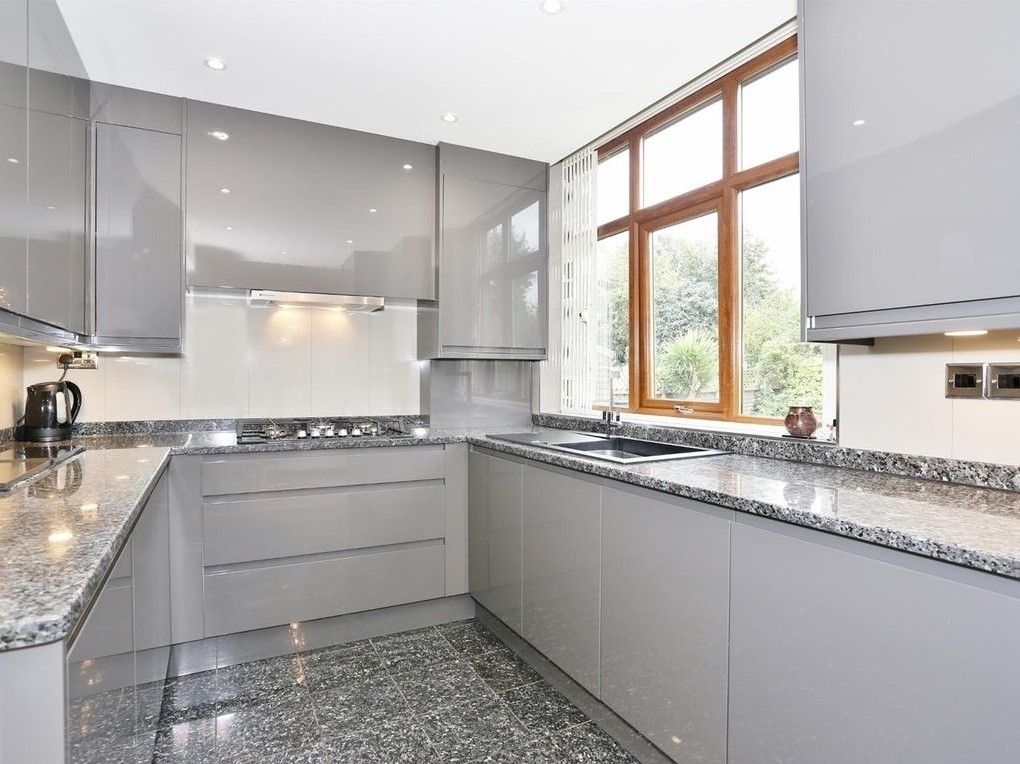 Property photo 3 of 6 Kitchen