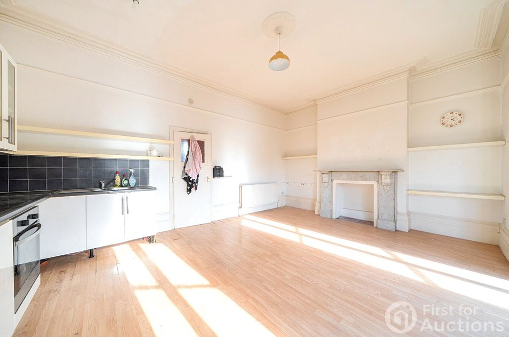 Property photo 3 of 8 3