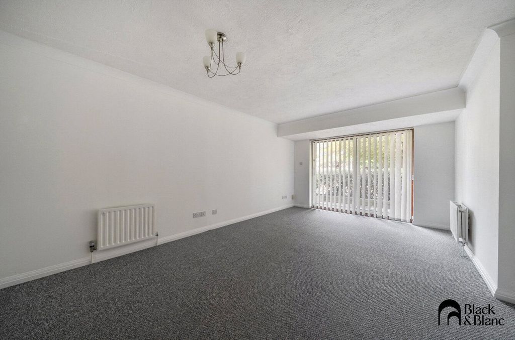 Property photo 3 of 12 Living Room