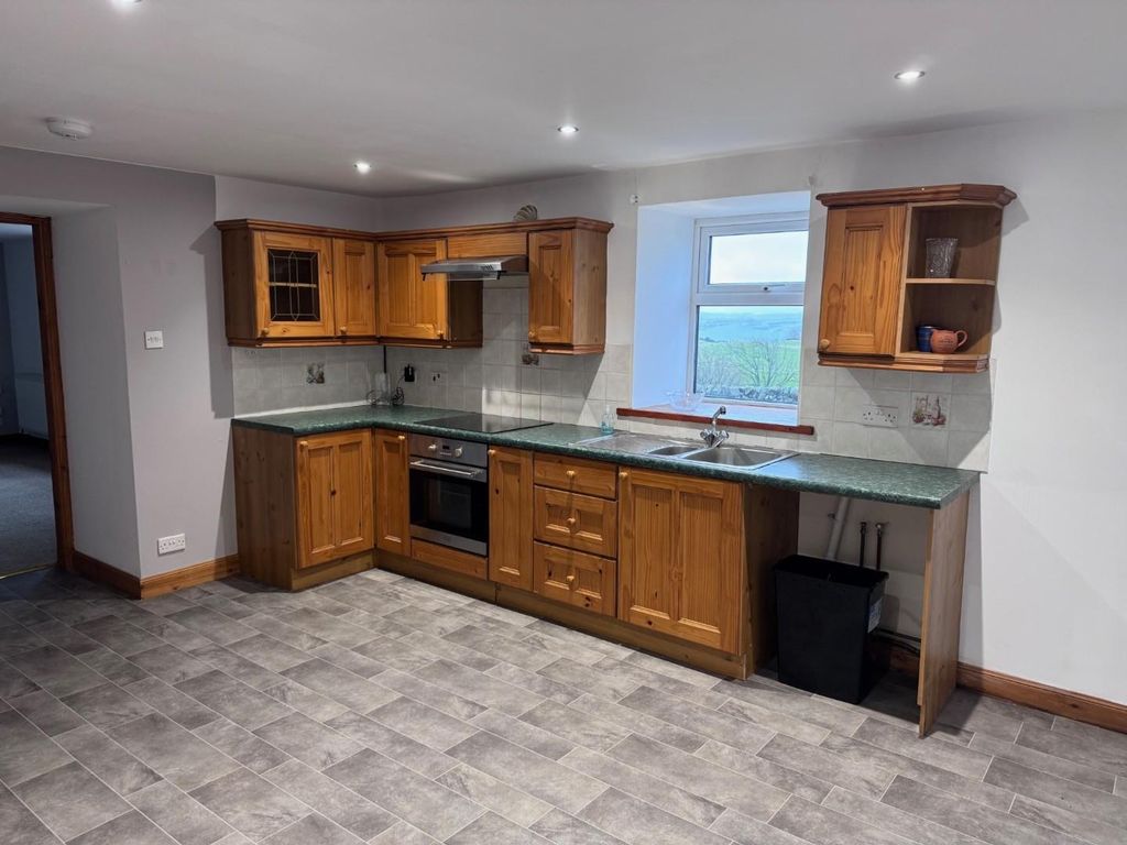 Property photo 2 of 17 Kitchen