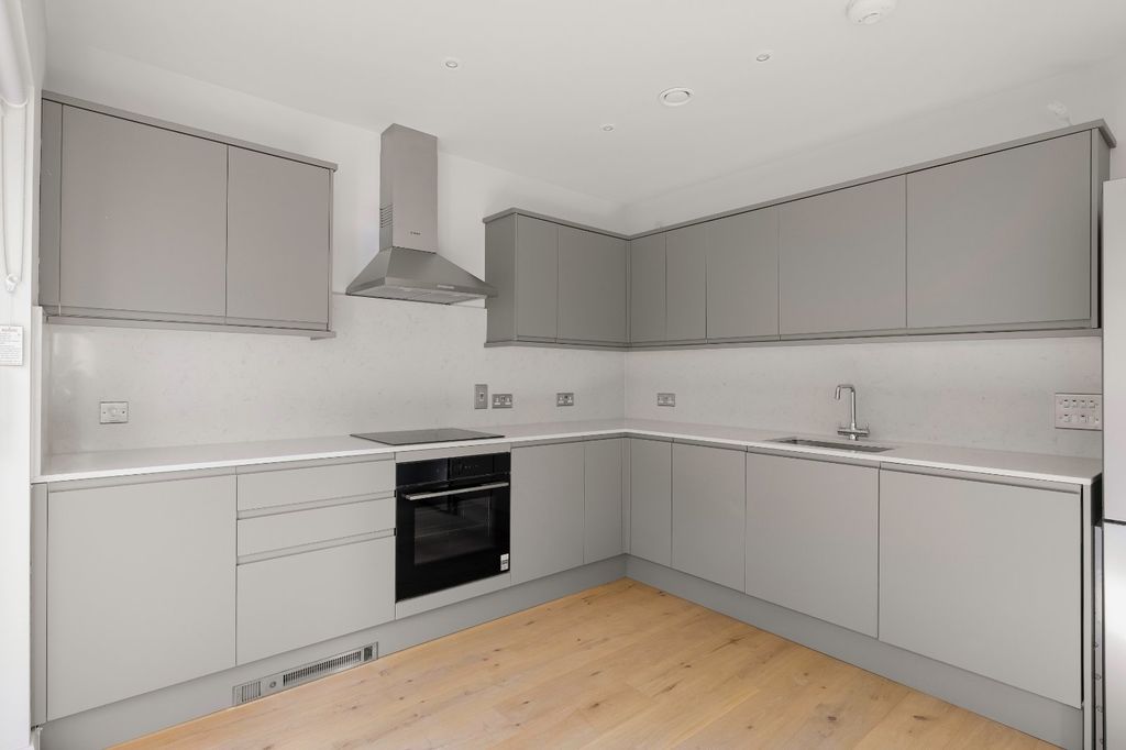 Property photo 3 of 8 Kitchen