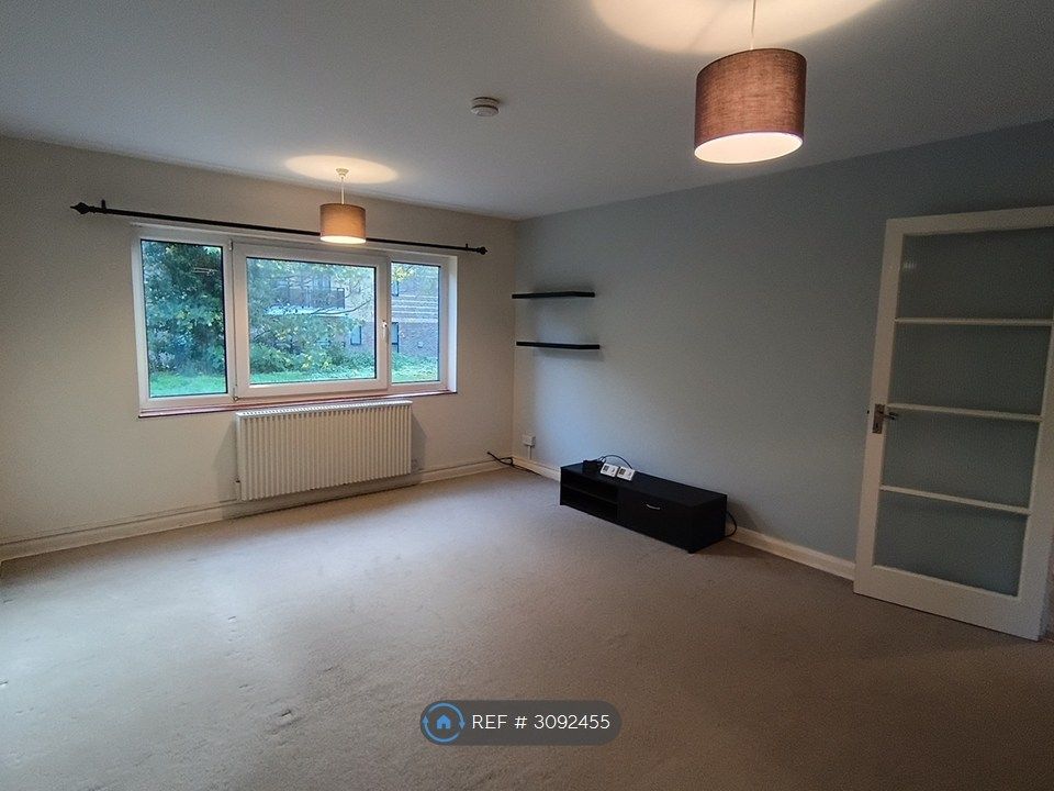 Property photo 1 of 11 Spacious Living Room