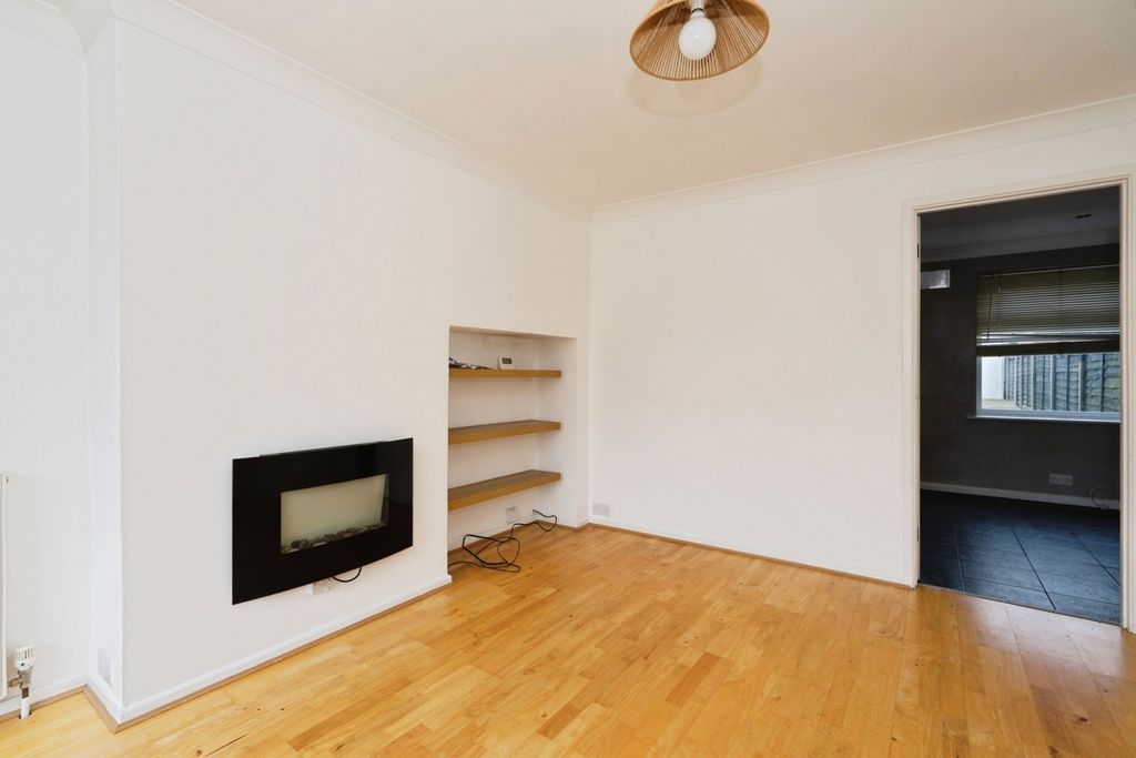 Property photo 3 of 18 Pbox-Img.Jpg