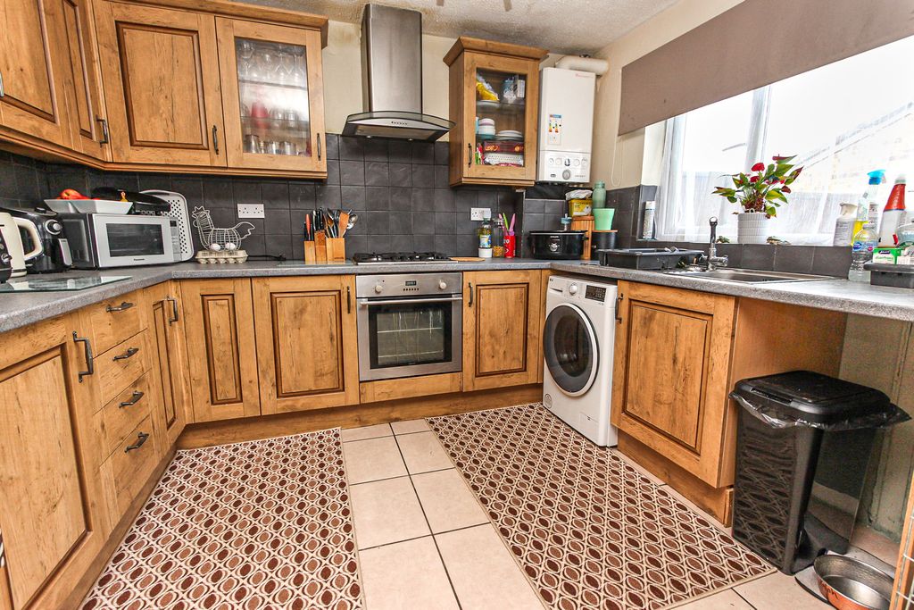 Property photo 2 of 8