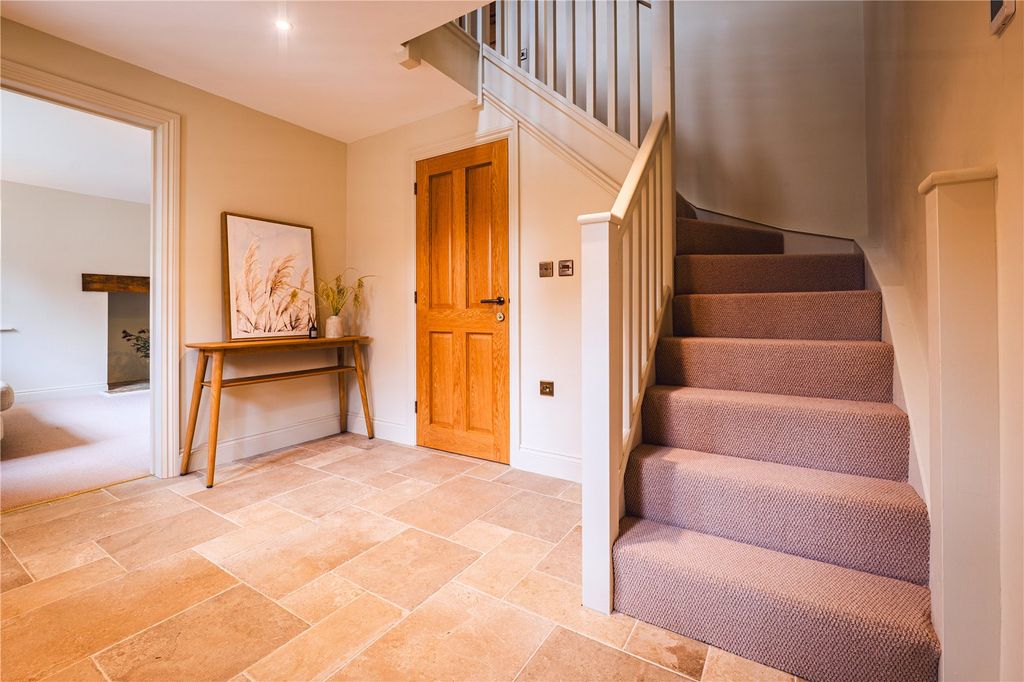 Property photo 3 of 19 Hallway