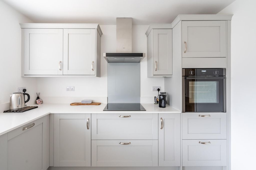 Property photo 3 of 16 Kitchen