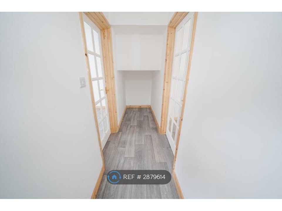 Property photo 2 of 11 Entrance