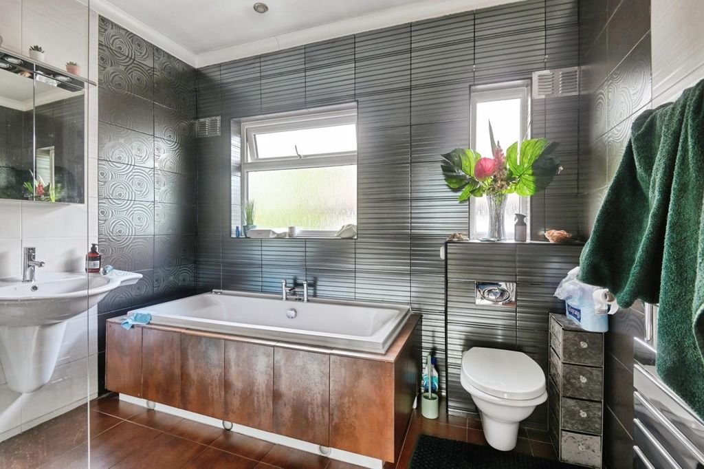 Property photo 3 of 16 392Che15.Jpg