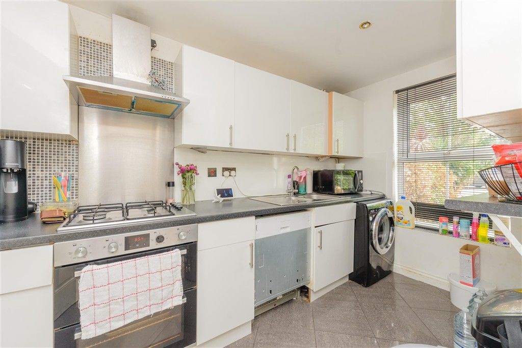 Property photo 3 of 11 Kitchen