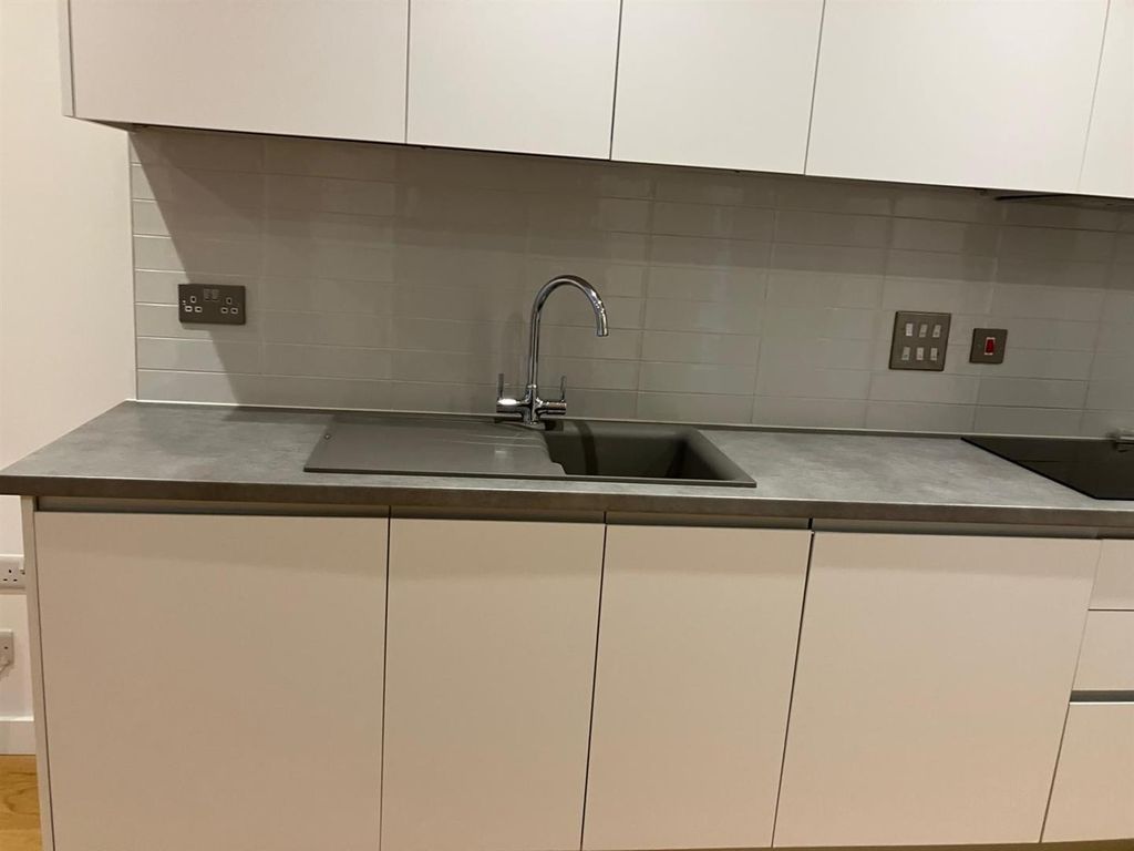 Property photo 3 of 9 Kitchen 1.Jpg