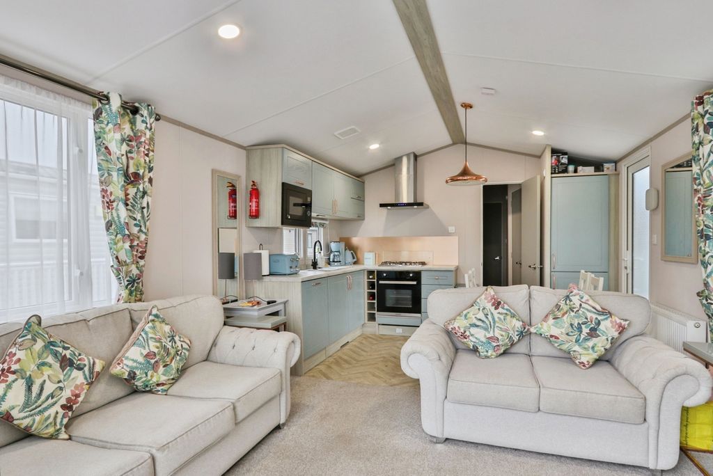 Property photo 2 of 18 Open Plan Living