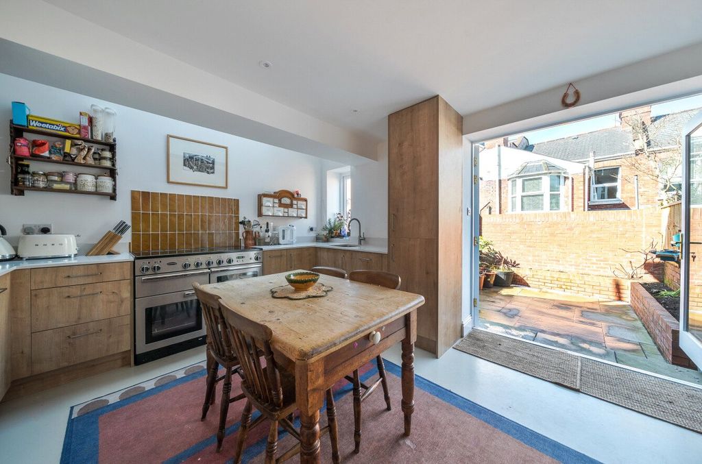 Property photo 2 of 14 Kitchen