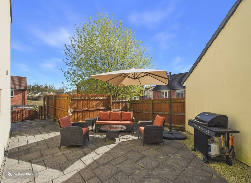 Property photo 2 of 16 Ewemove South Molton - 42 Beech Grove