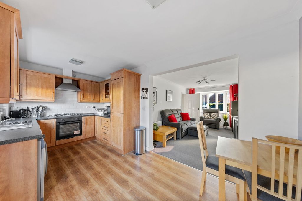 Property photo 3 of 21