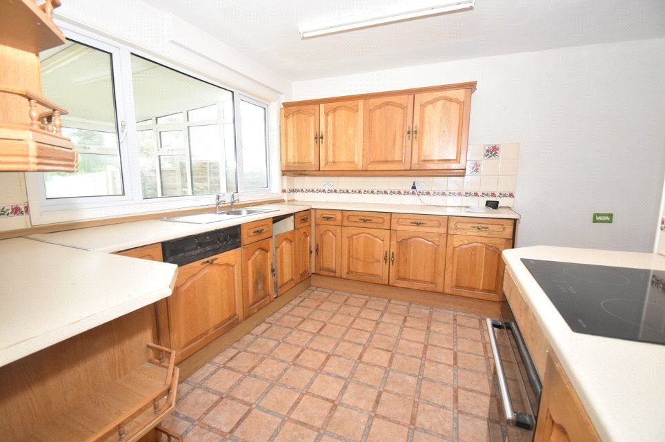 Property photo 2 of 12 Kitchen