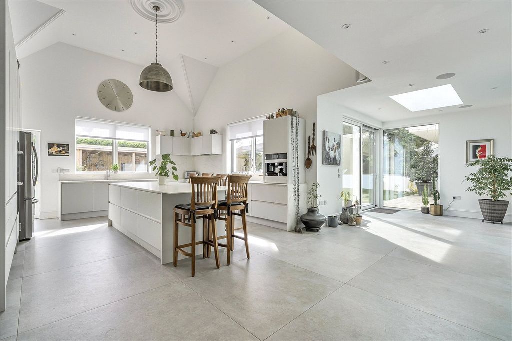 Property photo 3 of 32 Picture No. 15