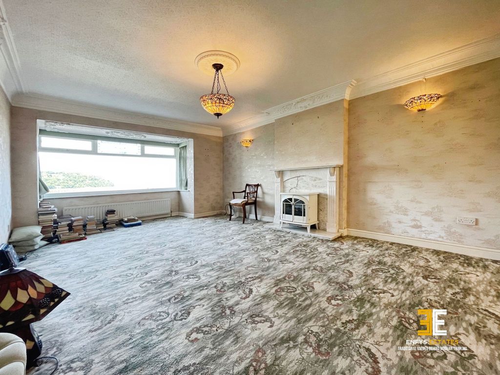Property photo 3 of 37