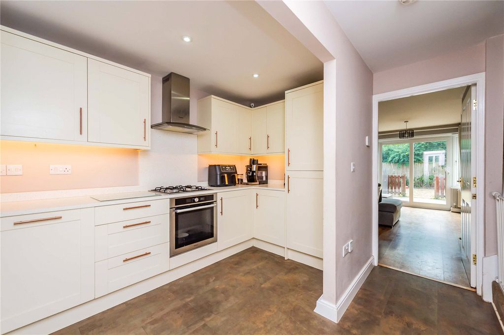 Property photo 2 of 29 Picture No. 22