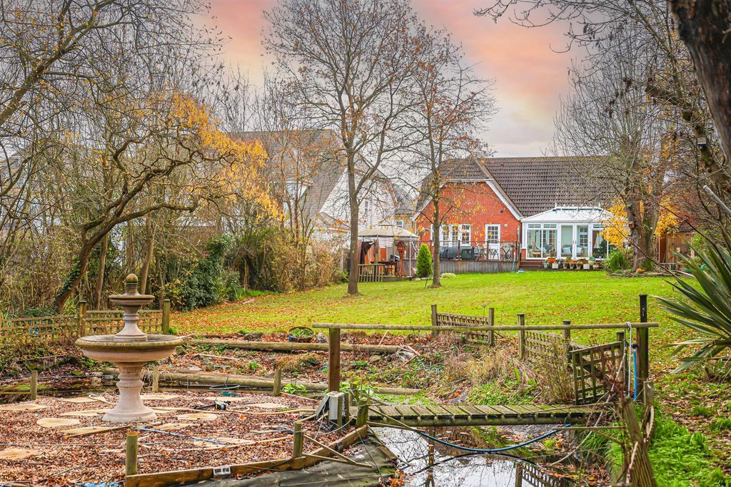 Property photo 2 of 36