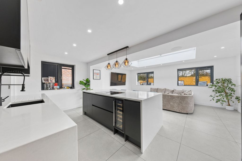 Property photo 3 of 24