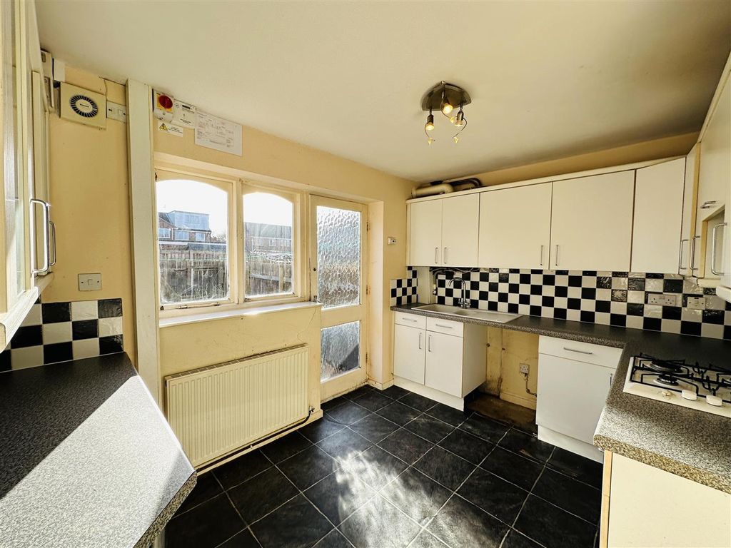 Property photo 3 of 10 Kitchen.Jpg