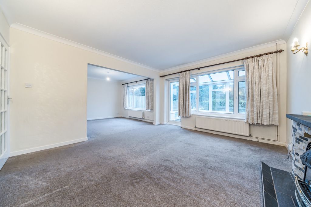 Property photo 3 of 14 Lounge