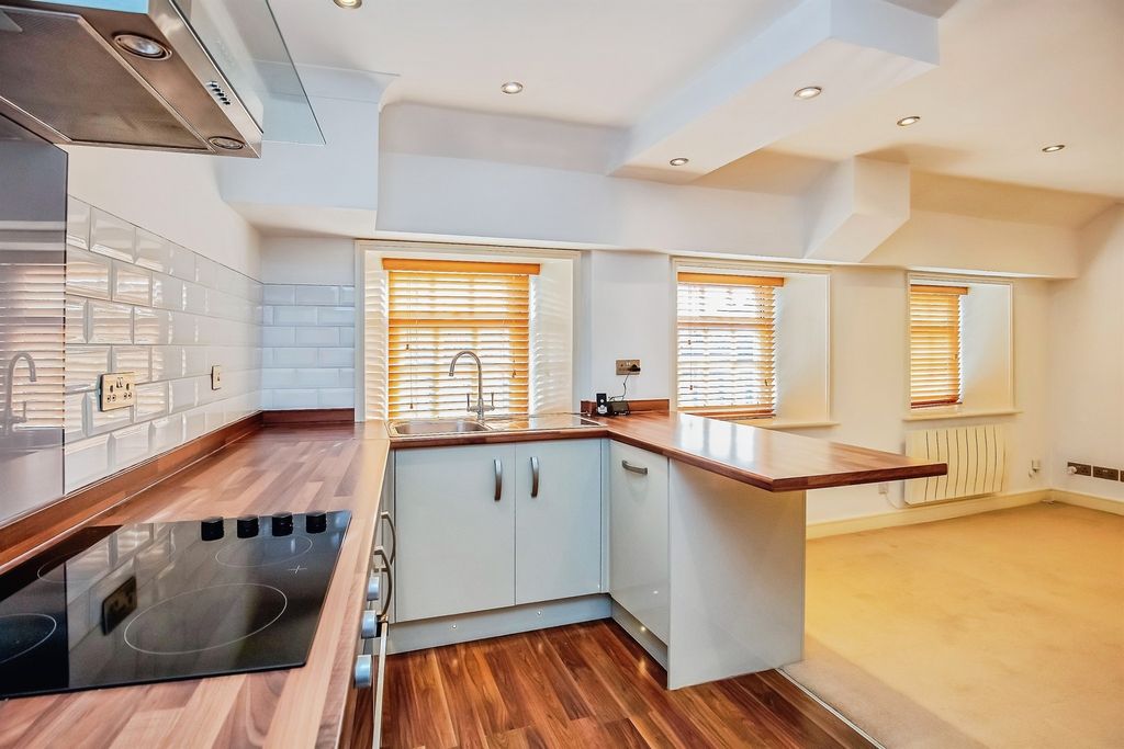 Property photo 2 of 12