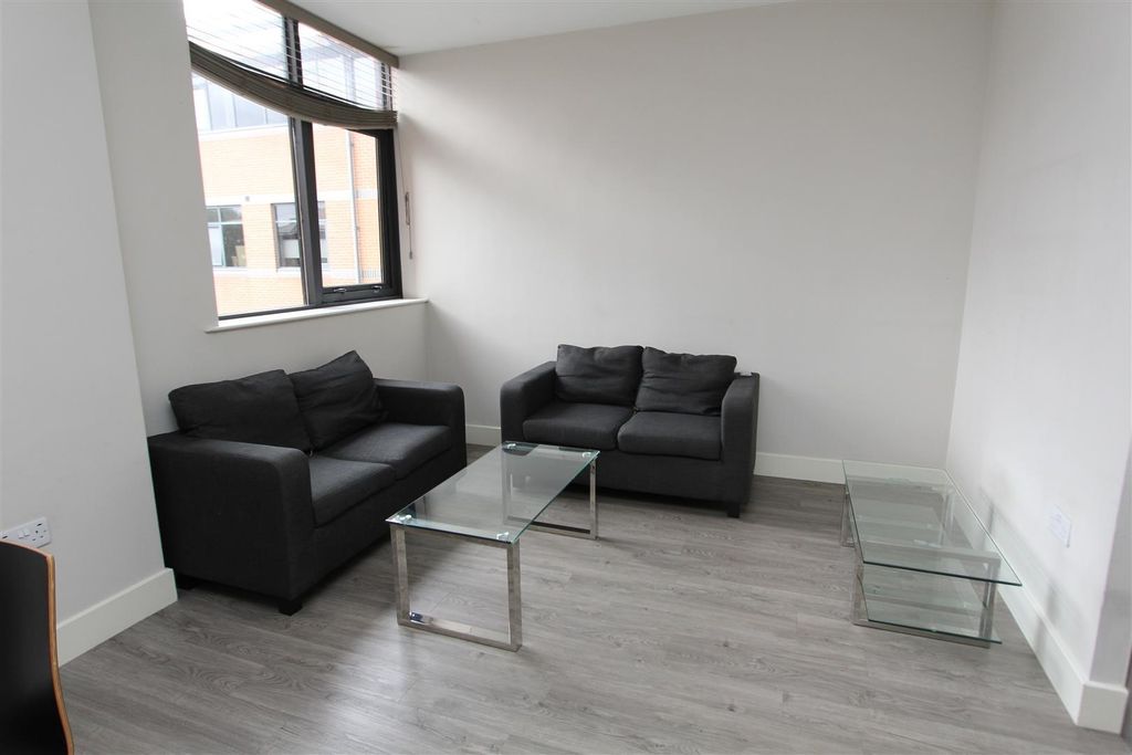 Property photo 2 of 10 Bright Living Area With Modern Glass Tables...