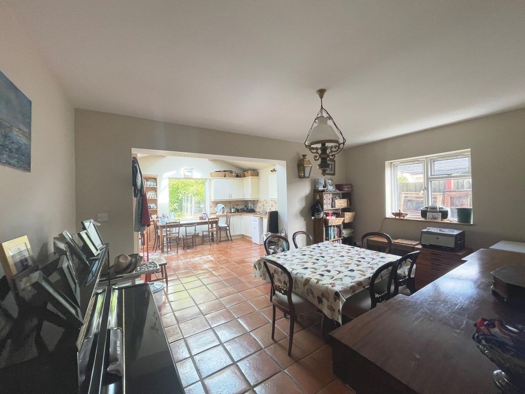 Property photo 3 of 11 Photo 6